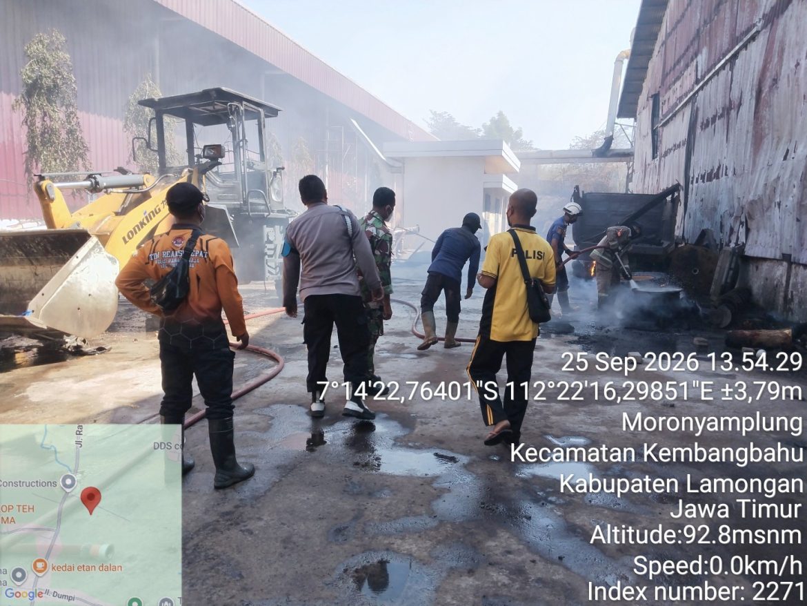 Kebakaran Hebat Melanda Pabrik PT YWI, Polres Lamongan Turunkan Tim Gabungan
